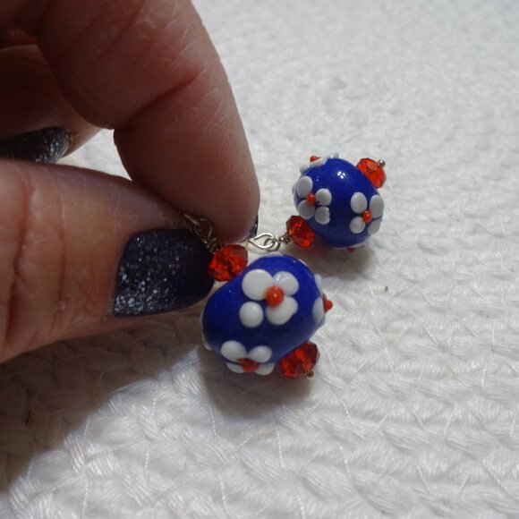 Unique WHITE FLOWERS on BLUE Lampwork Bead with RED CRYSTALS Handmade Earrings - Picture 3 of 3